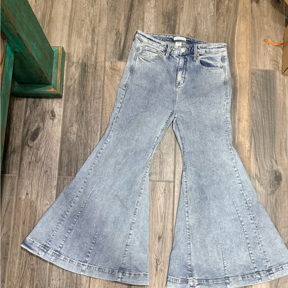 Women's  Super Flared Jeans with Glitter
Size 10 - Short Inseam 27 inches - Picture 12 of 16